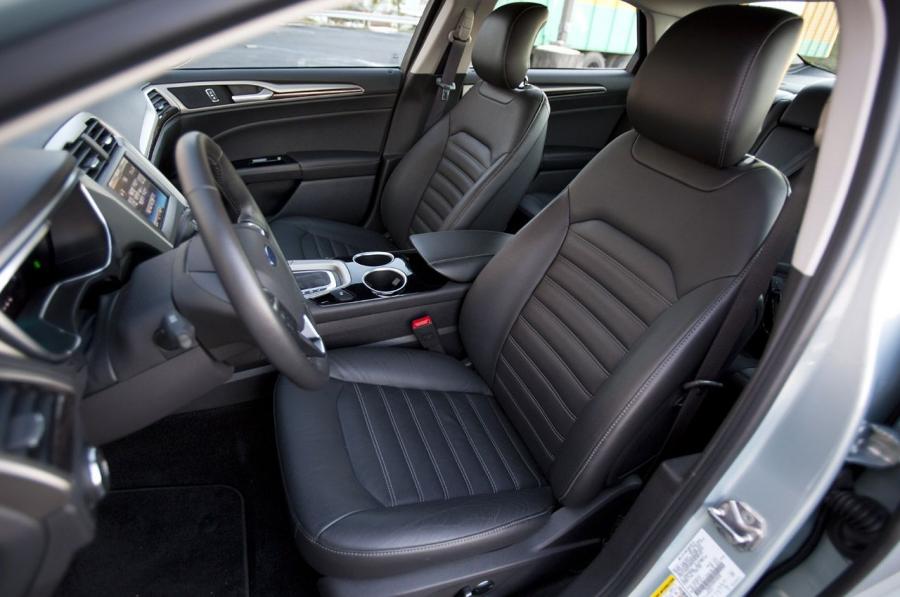  Ford Fusion Hybrid SE 2013 года  (фото 14 из 26)
